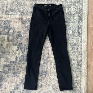 Black Old Navy jeans size 6!